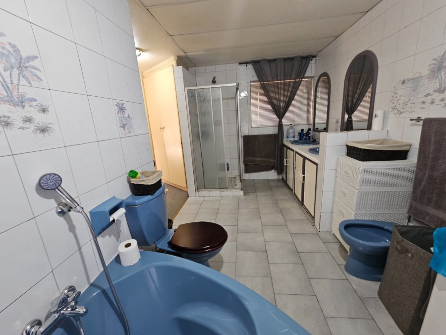 To Let 5 Bedroom Property for Rent in La Provance Free State